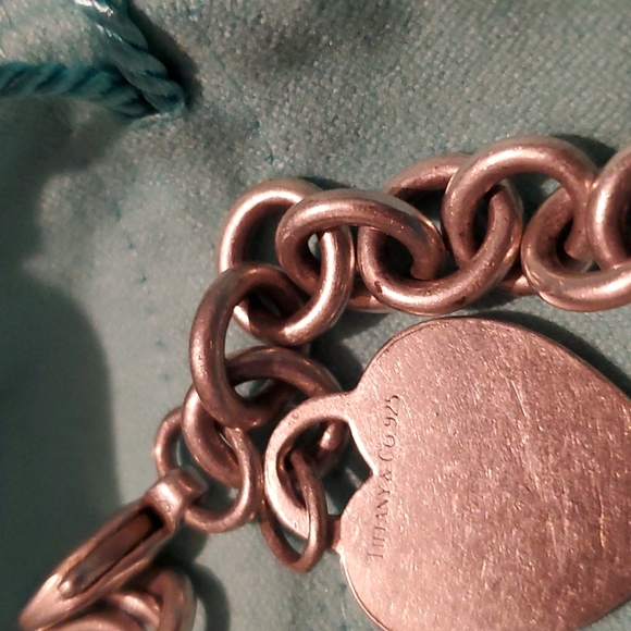 Tiffany & Co Bracelet with a heart shaped charm - Picture 8 of 16